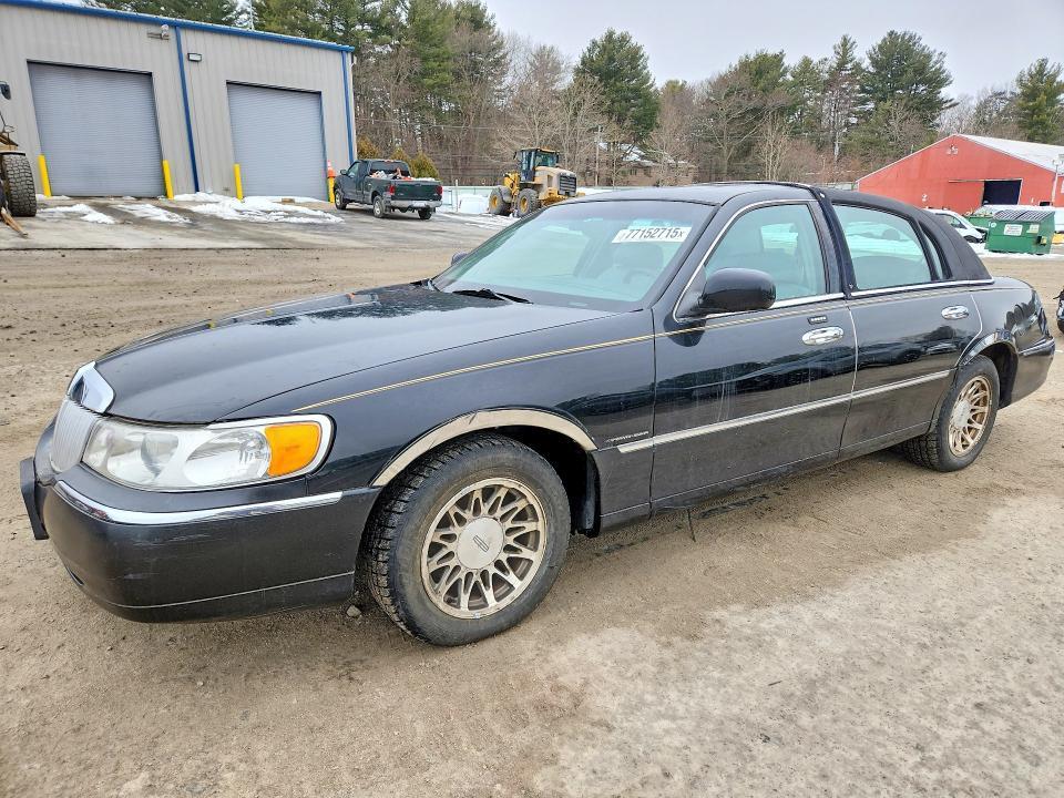 2002 Lincoln Town car Signature