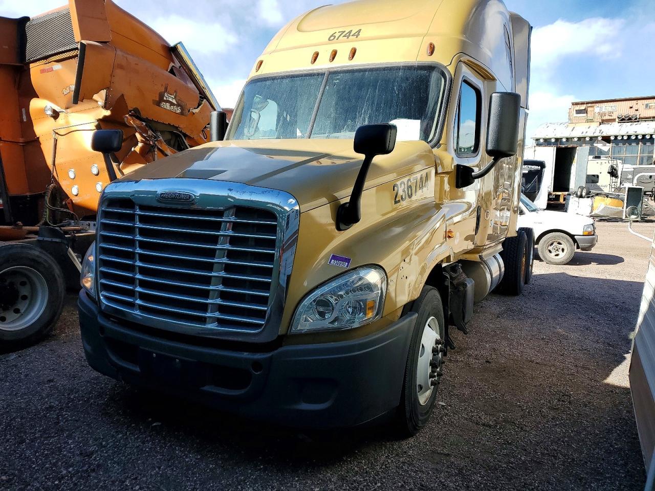 2016 Freigliner 2016 Freightliner Cascadia 125 Semi Truck