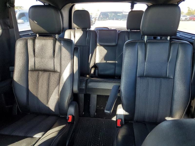 2015 Chrysler Town & Country s