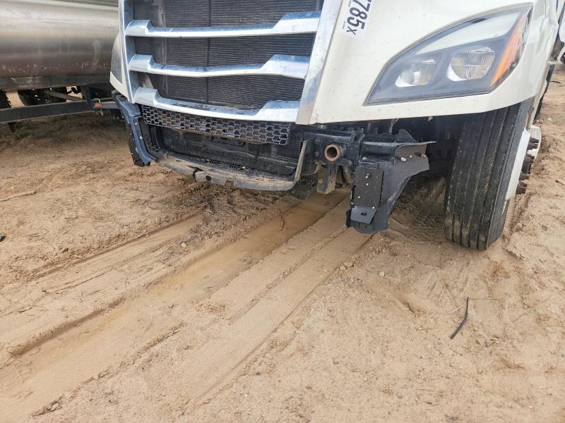 2021 Freightliner Cascadia 126