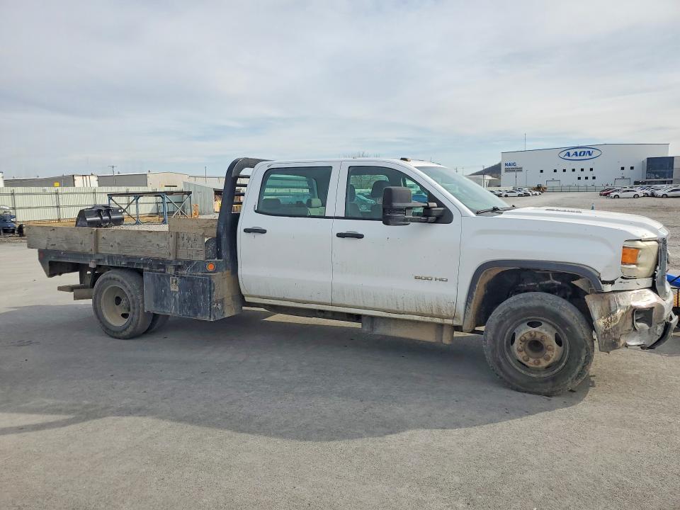 2015 GMC Sierra Flatbed Truck
