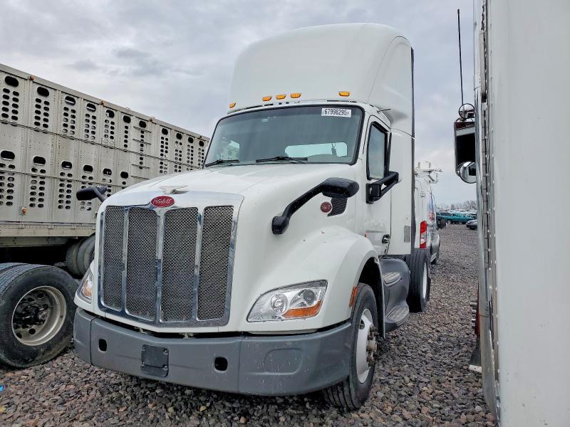 2016 Peterbilt Tractor 2016 Peterbilt 579 Semi Truck