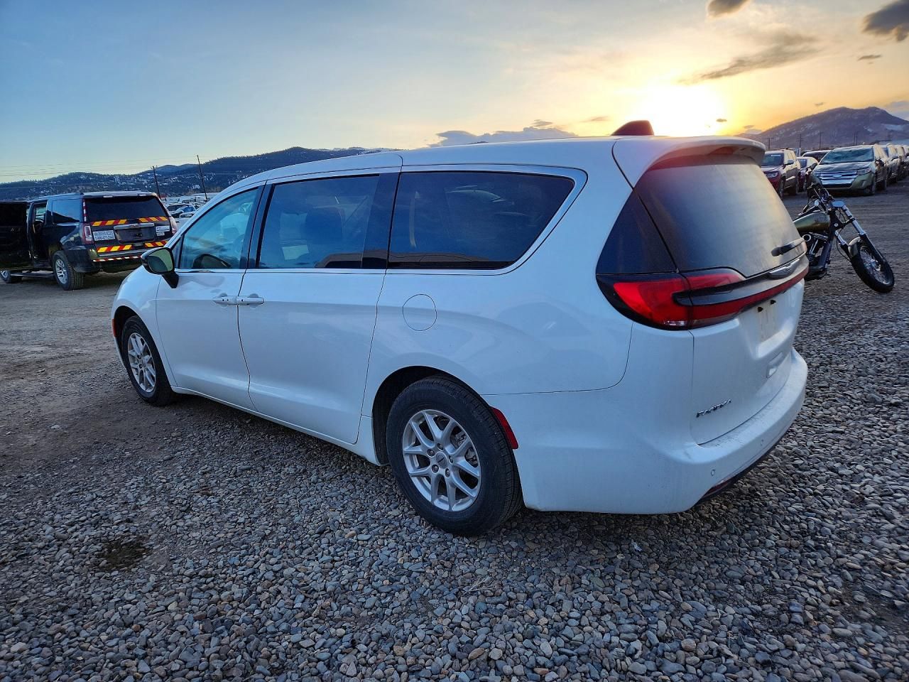 2024 Chrysler Pacifica Touring l