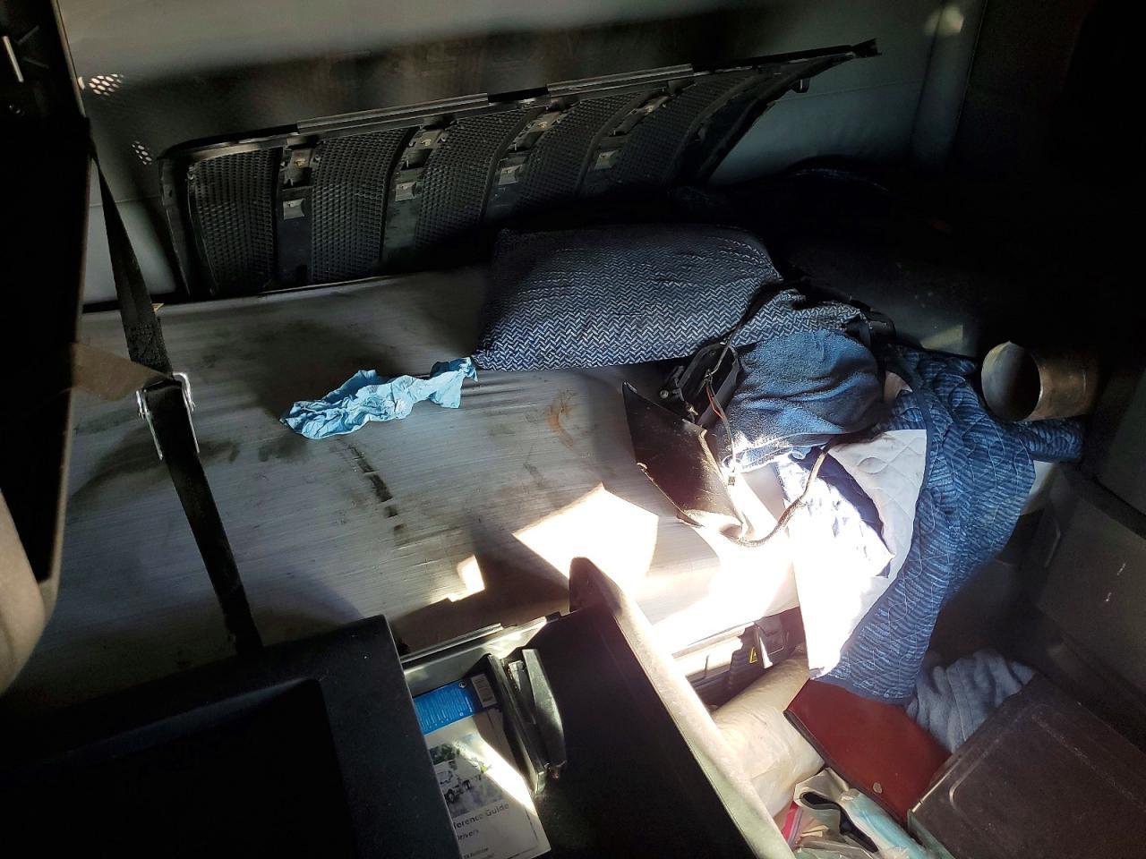 2022 Freigliner 2022 Freightliner Cascadia 116 Semi Truck