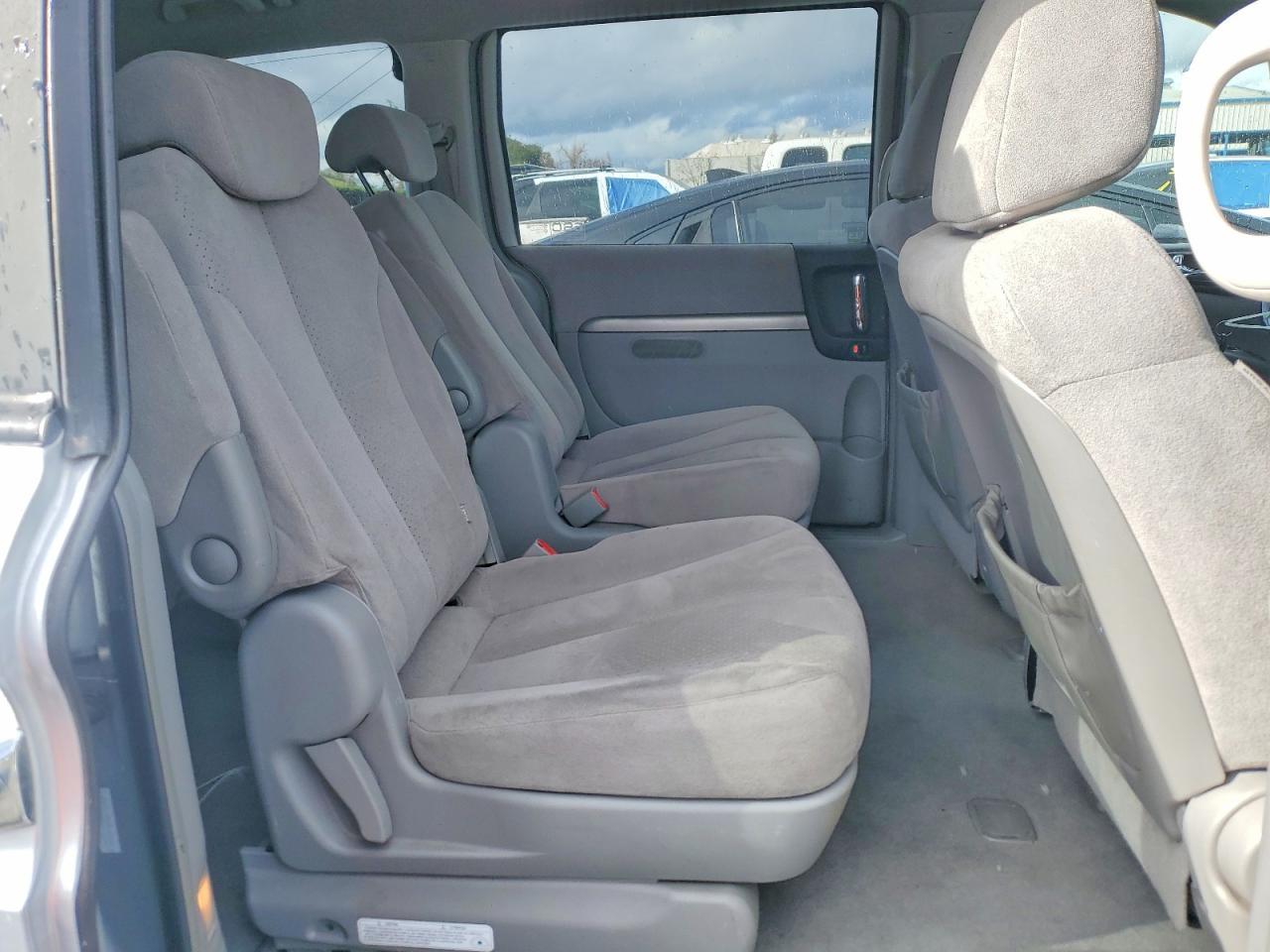 2007 Hyundai Entourage gls
