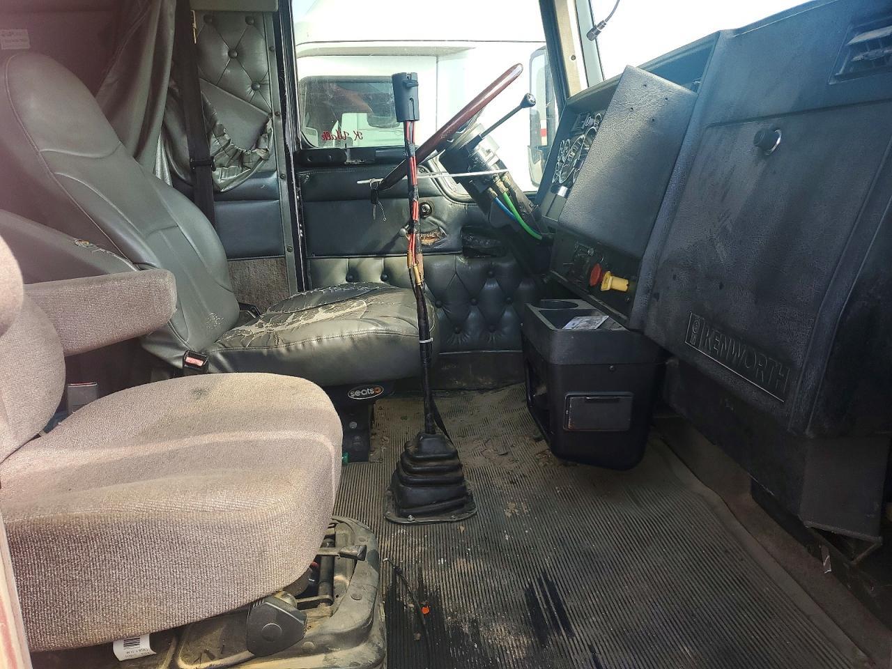 1997 Kenworth T600 Semi Truck