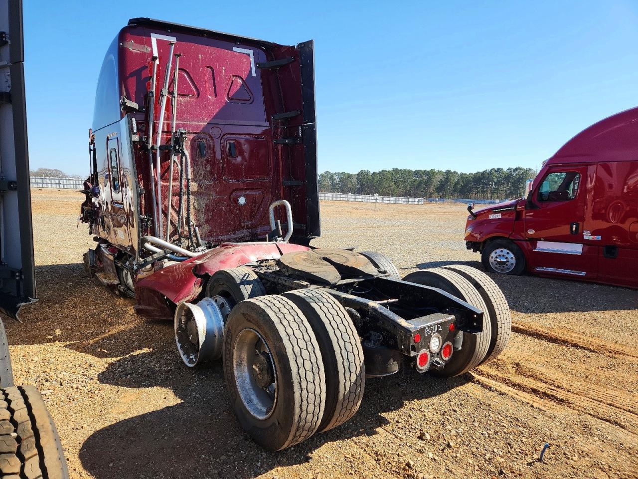 2021 Freigliner 2021 Freightliner Cascadia 126 Semi Truck