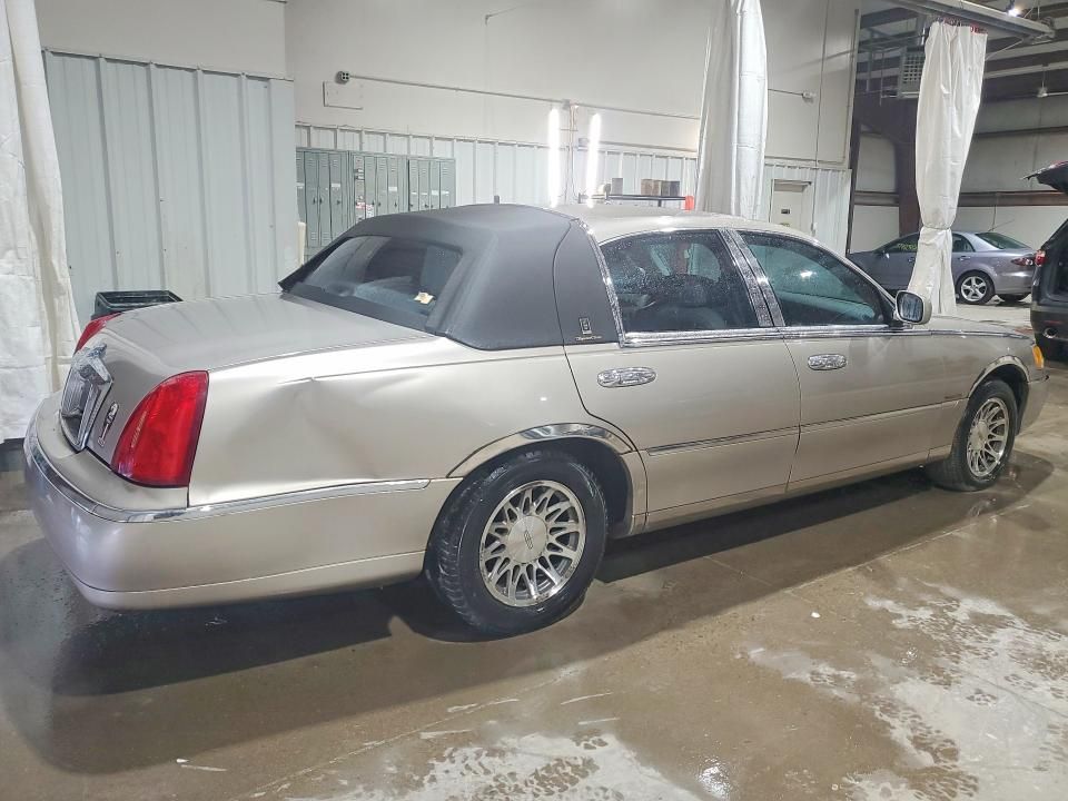 2000 Lincoln Town car Signature