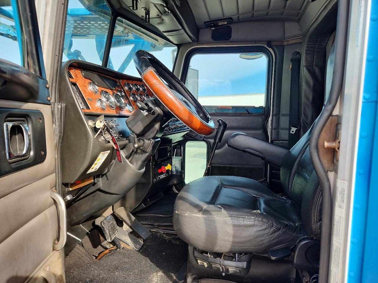 2005 Peterbilt 379 Car Hauler Truck