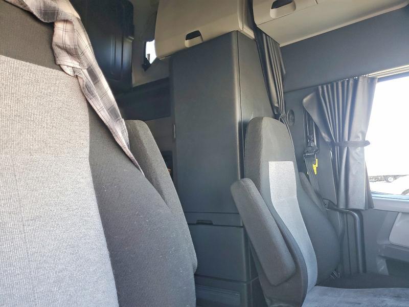 2021 Freightliner Cascadia 126 Semi Truck