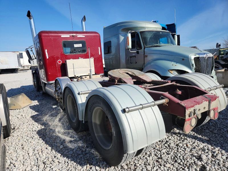 2012 Peterbilt 389 Semi Truck
