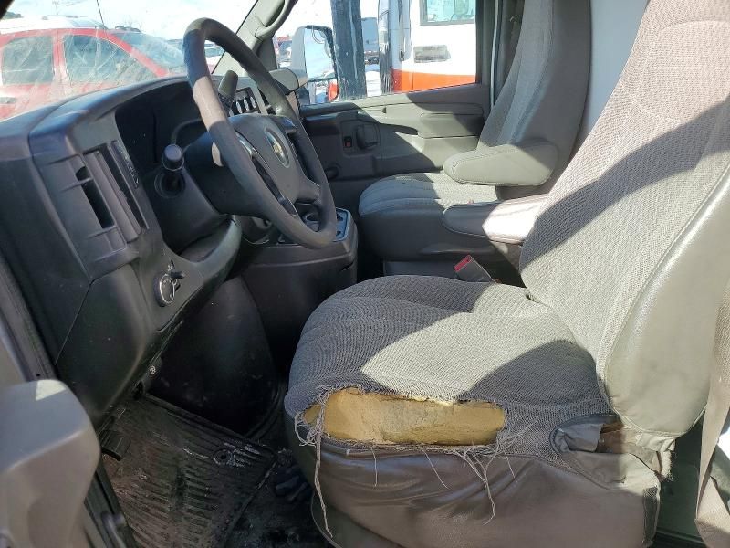 2015 Chevrolet Expres box Truck