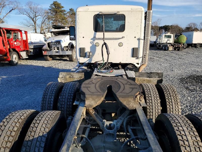 2017 Kenworth T880 Semi Truck