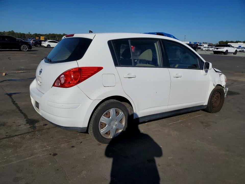 2011 Nissan Versa 1.8 s