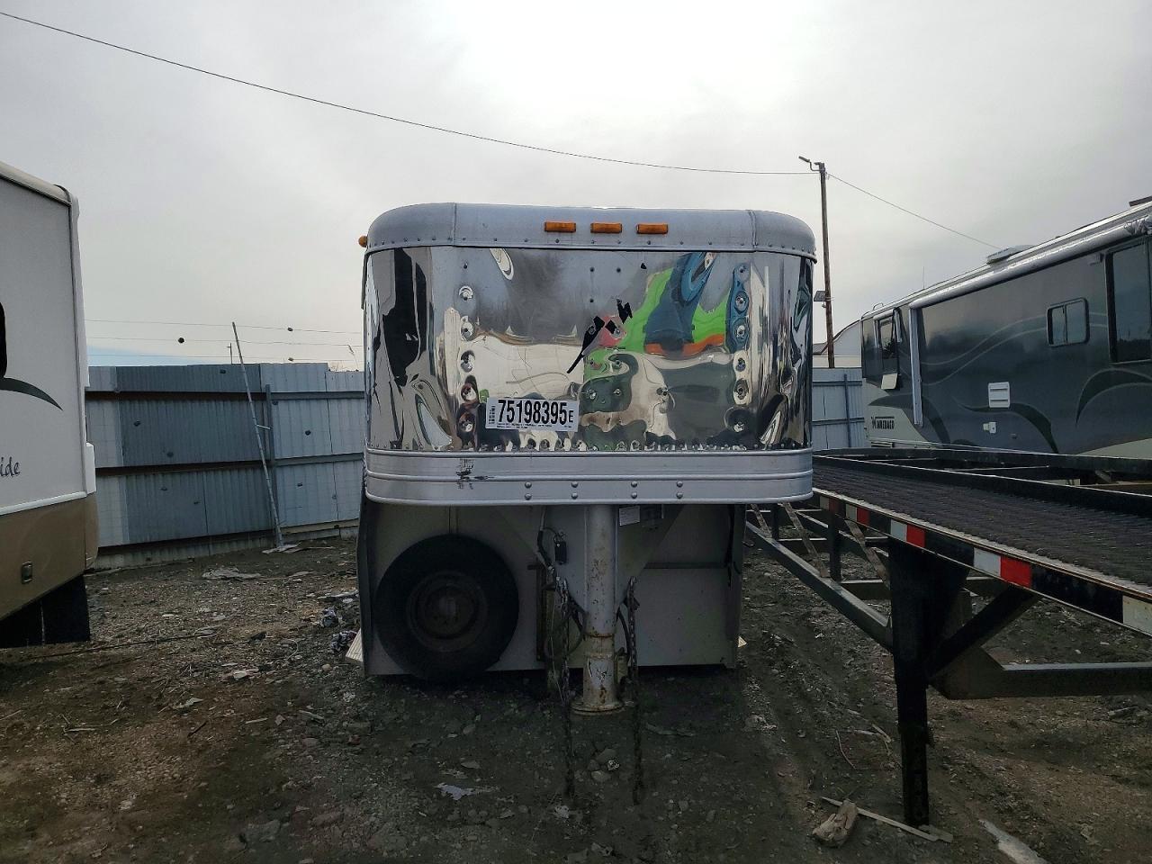 2000 Mobilive 2001 Featherlite Livestock Trailer