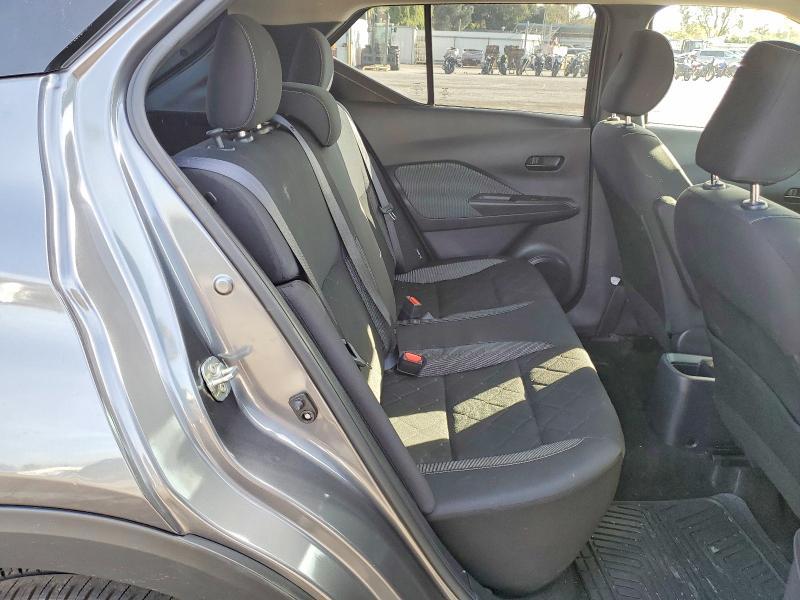 2020 Nissan Kicks s