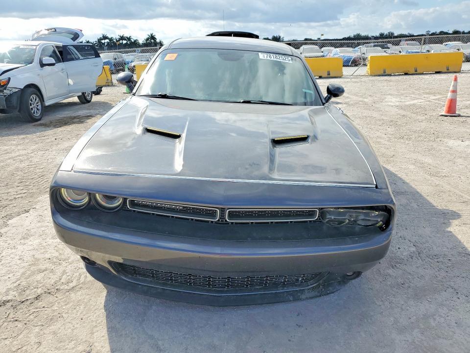 2015 Dodge Challenger sxt Plus