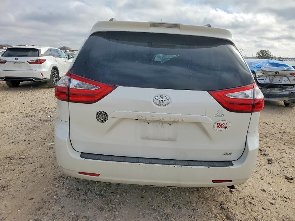 2018 Toyota Sienna xle