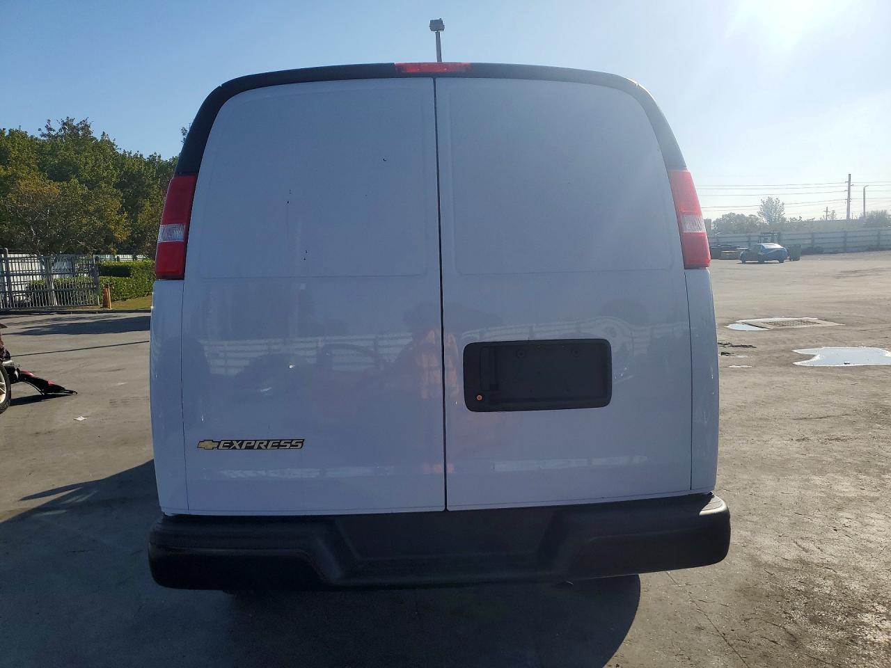 2025 Chevrolet Express G2500