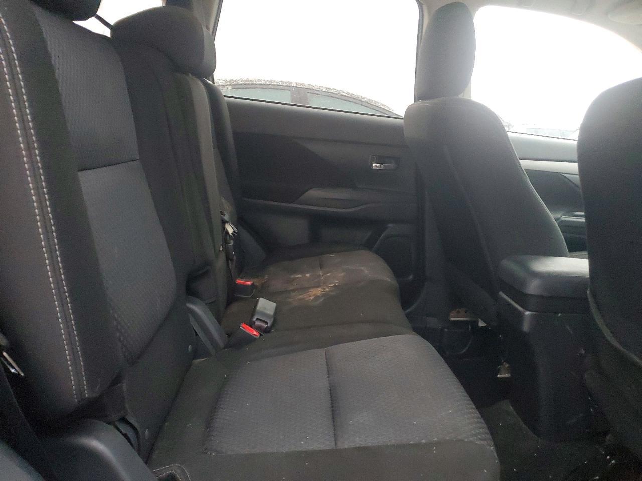 2018 Mitsubishi Outlander es