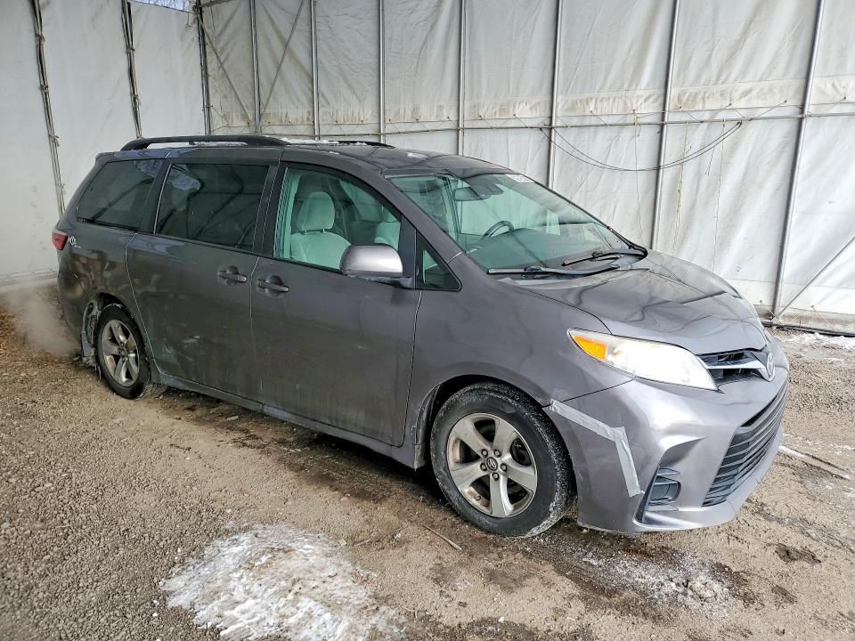 2018 Toyota Sienna le
