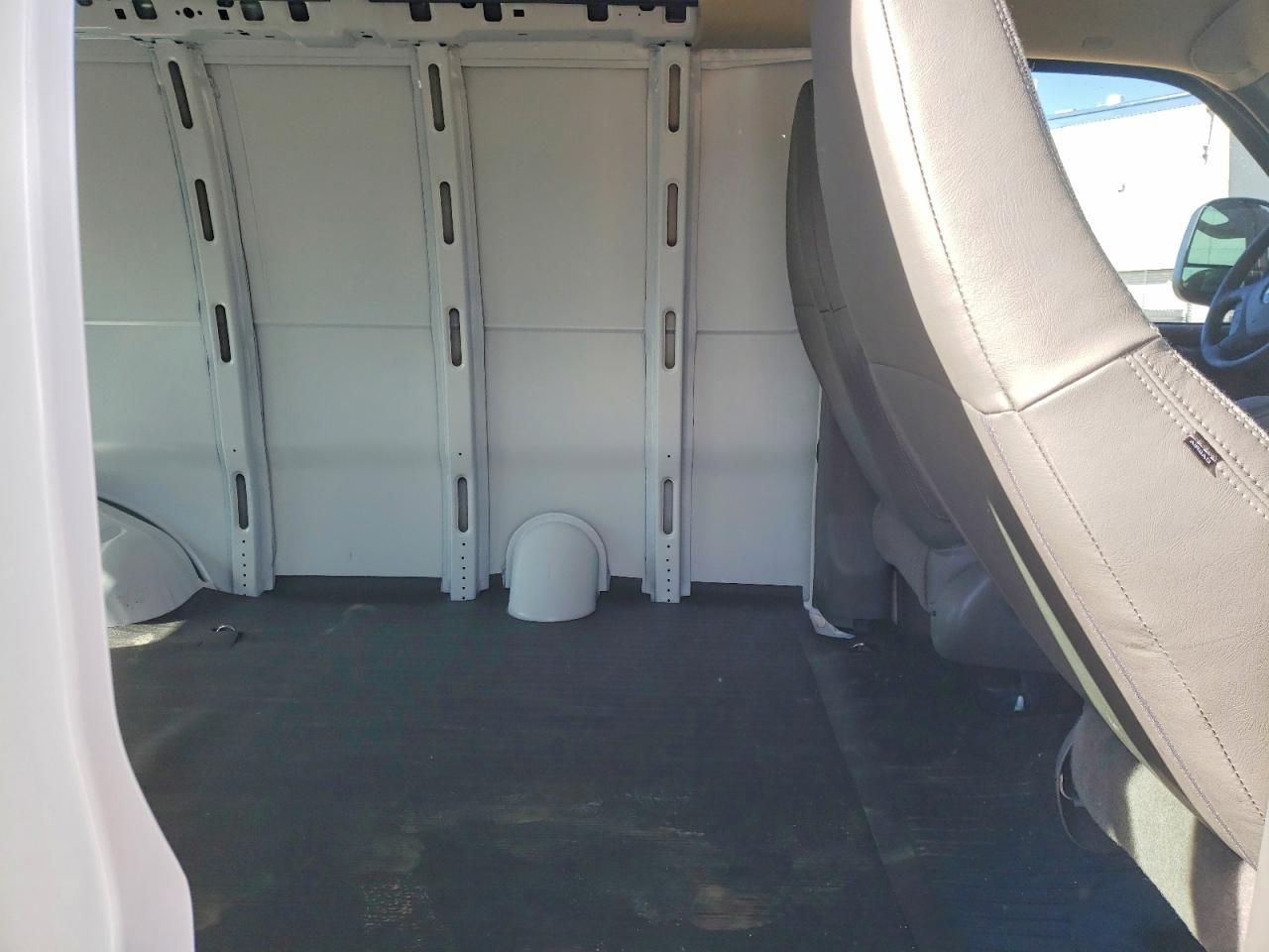 2025 Chevrolet Express G2500