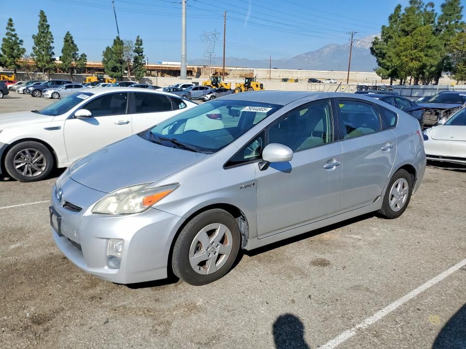 2010 Toyota Prius iii