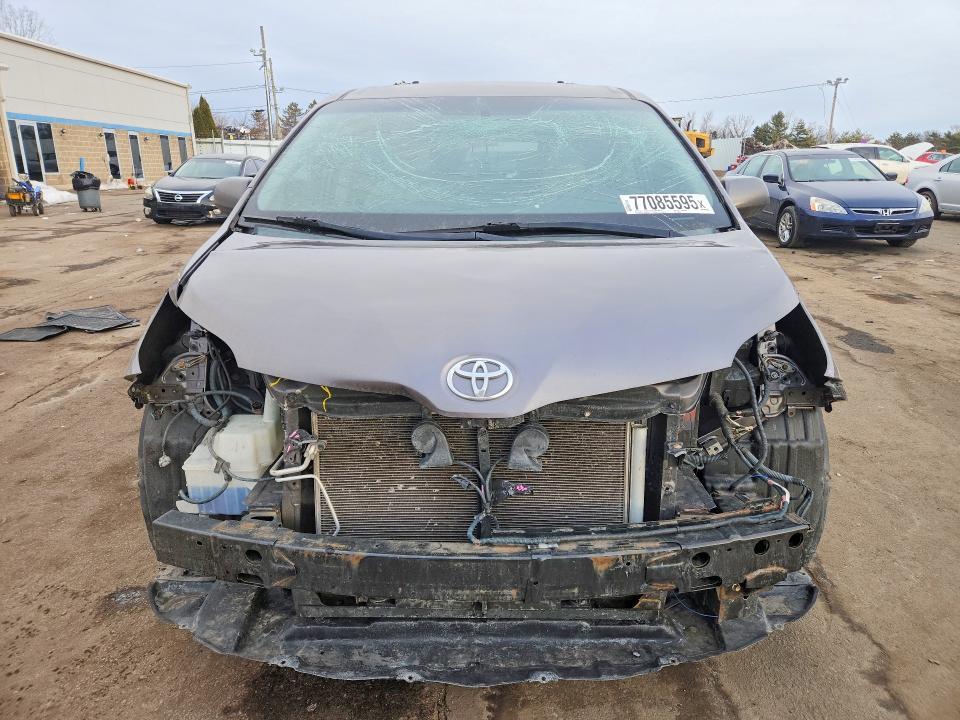 2015 Toyota Sienna le 8-passenger