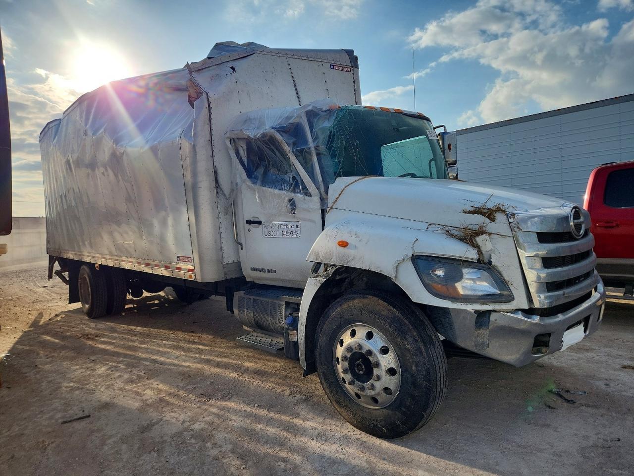 2020 Hino 258/268 BOX Truck