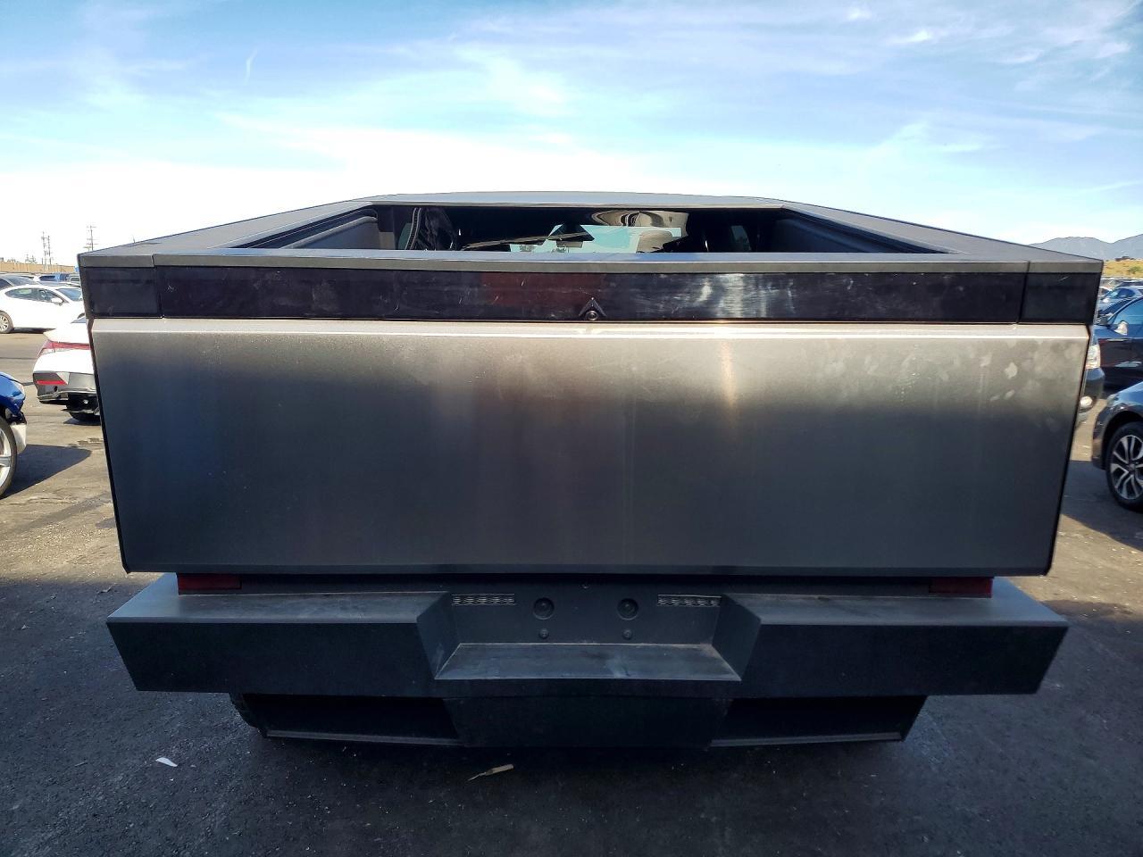 2025 Tesla Cybertruck