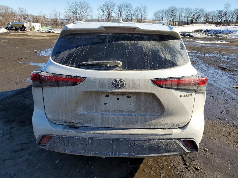2022 Toyota Highlander Hybrid Bronze Edition