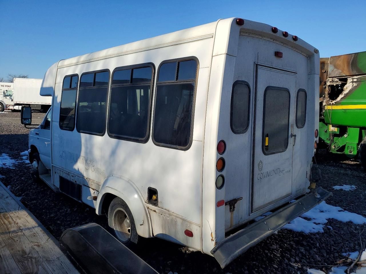 2010 Ford Econoline E350 Super Duty Cutaway Van