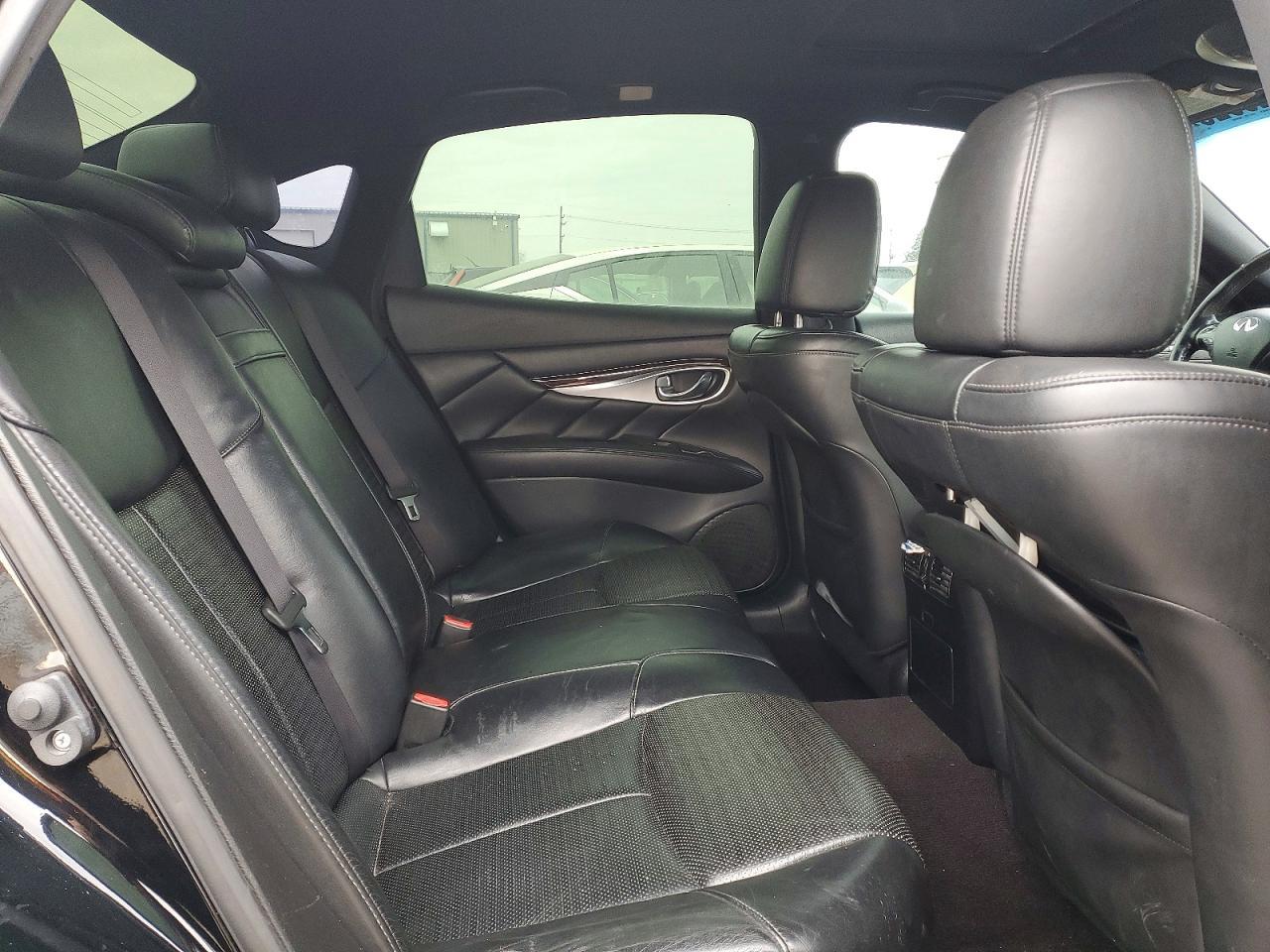 2017 Infiniti Q70 3.7