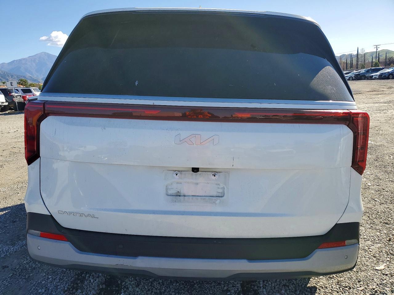 2025 KIA Carnival lx