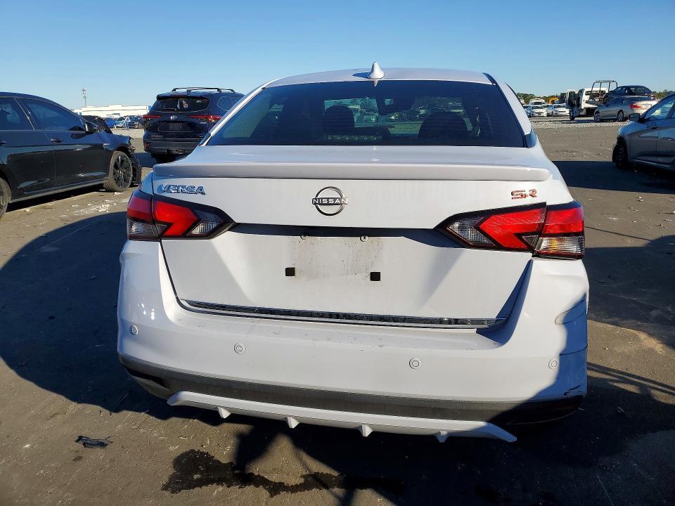 2023 Nissan Versa sr