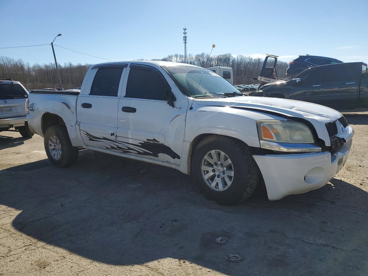 2006 Mitsubishi Raider LS