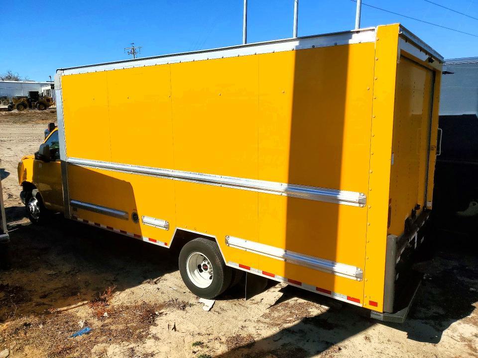 2022 GMC Savana Cut-box Truck