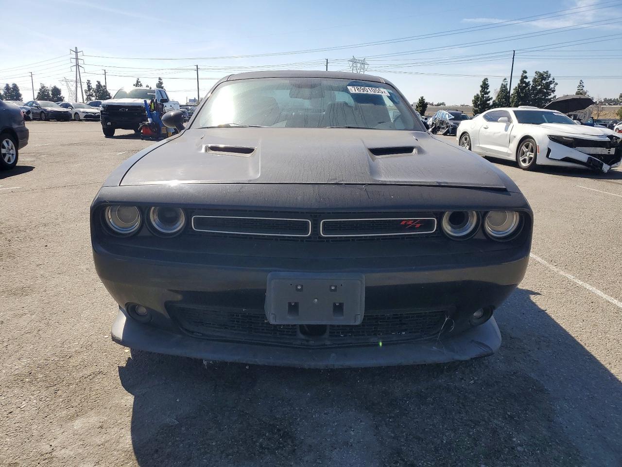 2015 Dodge Challenger sxt Plus