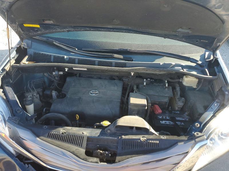 2011 Toyota Sienna xle 8-passenger