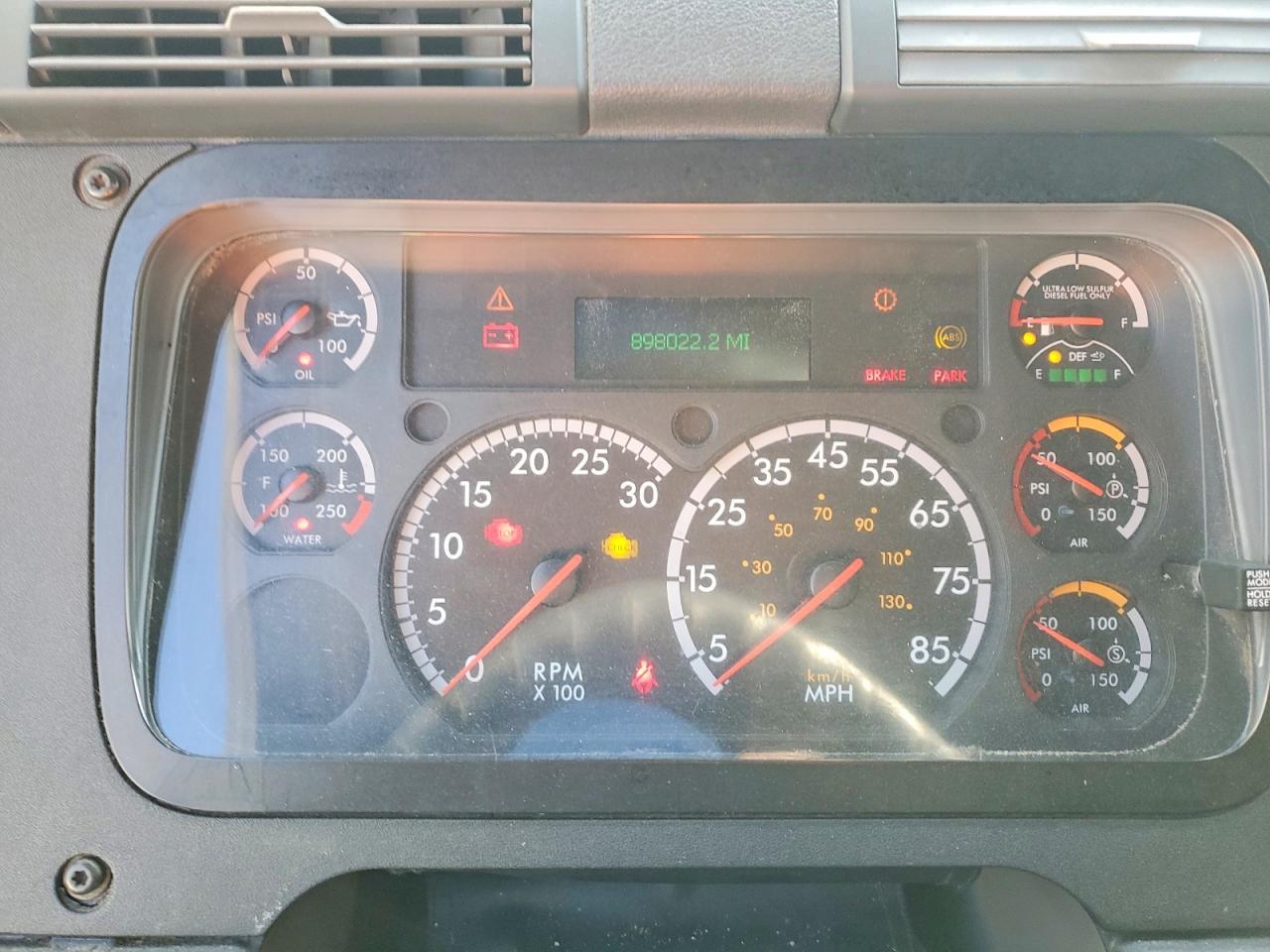 2016 Freigliner 2016 Freightliner Cascadia 125 Flatbed Truck