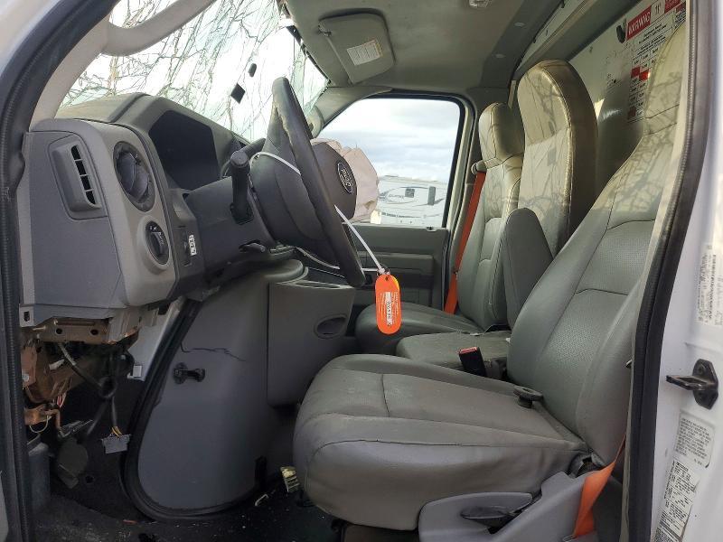 2019 Ford E350 box Truck