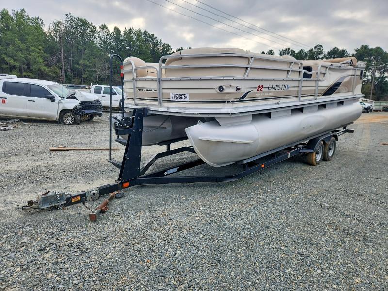 2002 Sun Tracker 22 Party Barge-Pontoon Boat