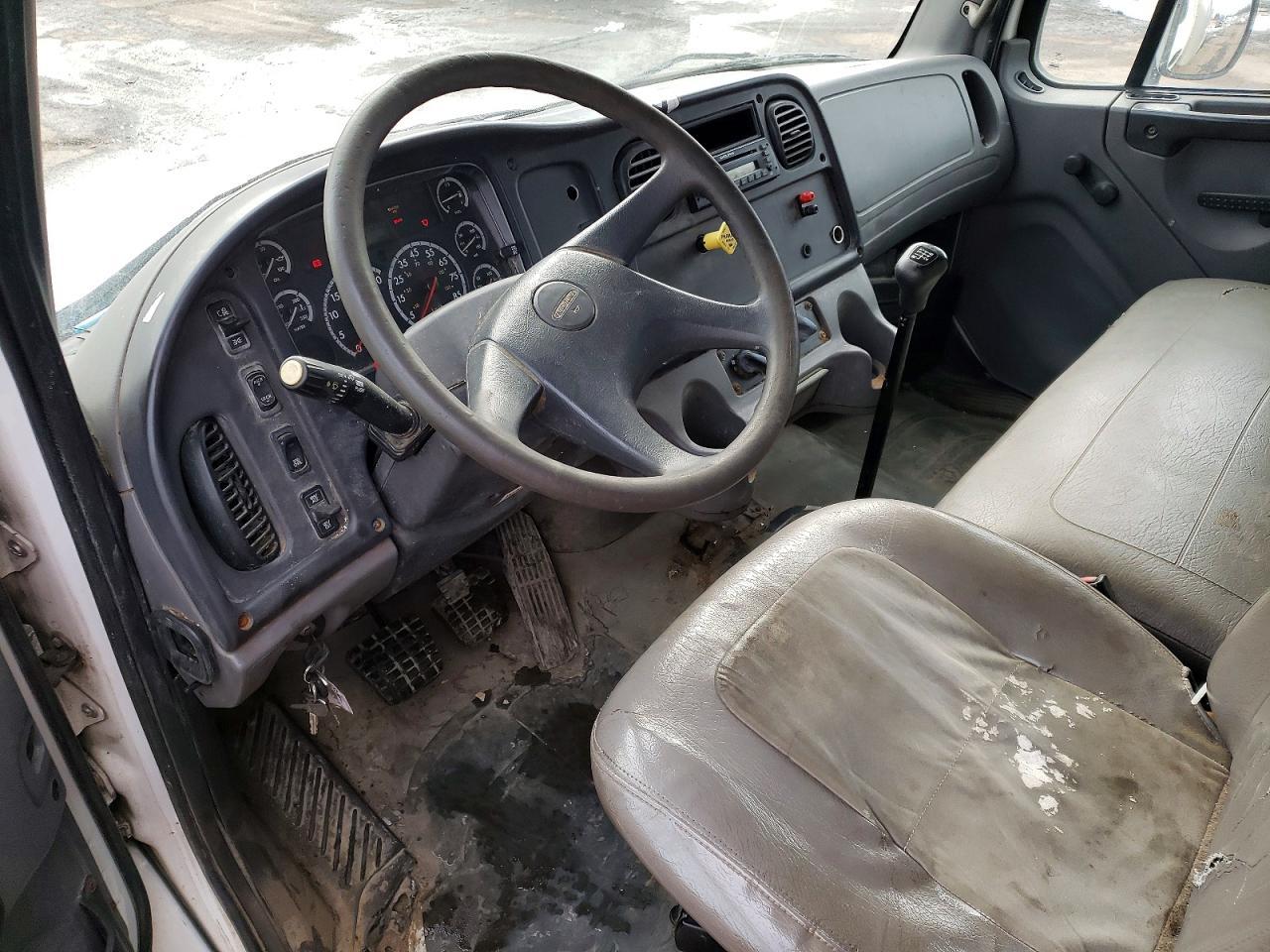 2005 Freightliner Business Class M2 BOX Truck