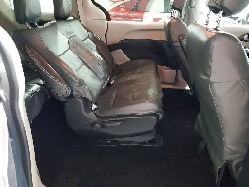 2020 Chrysler Voyager l