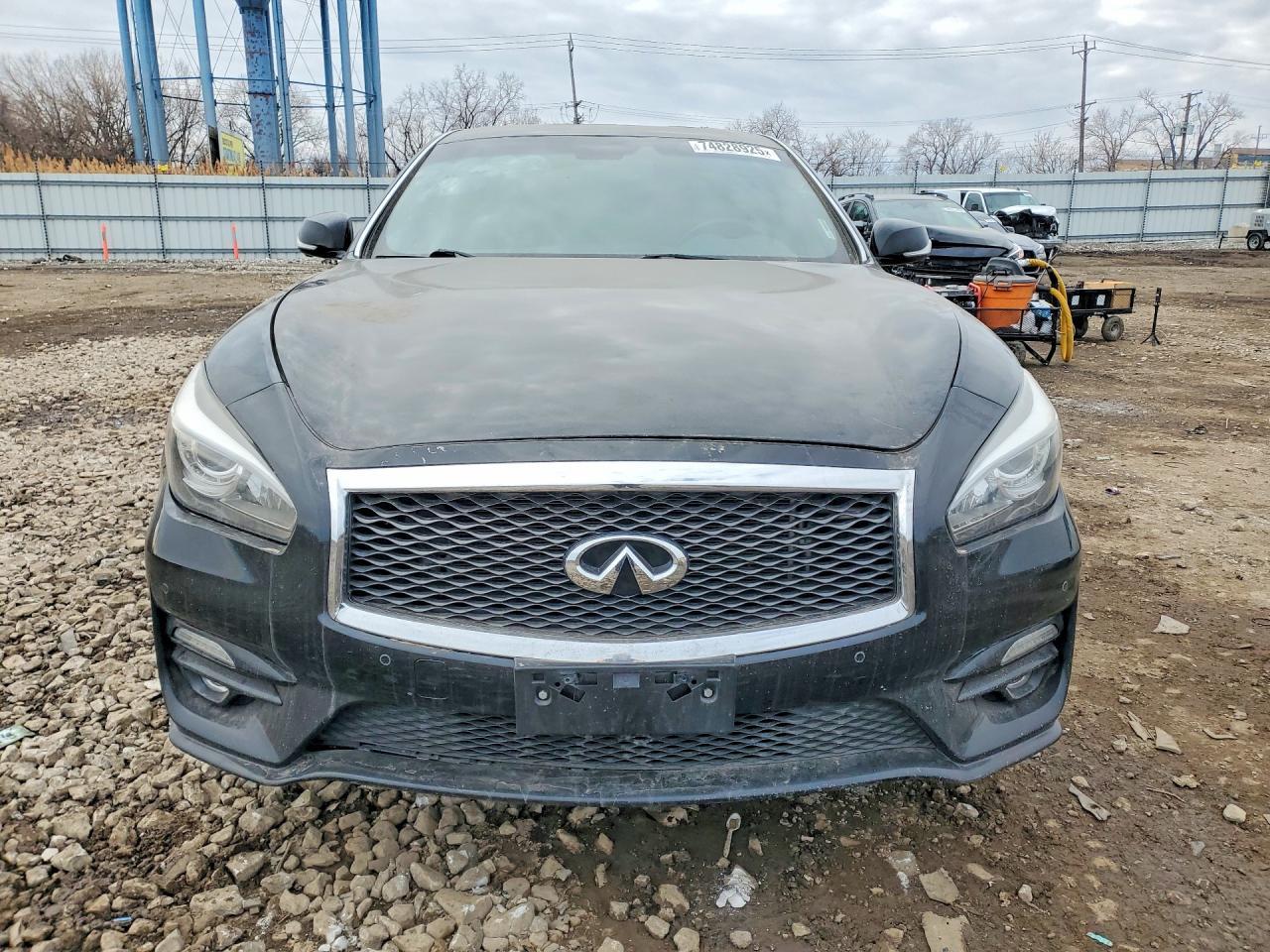 2017 Infiniti Q70 3.7