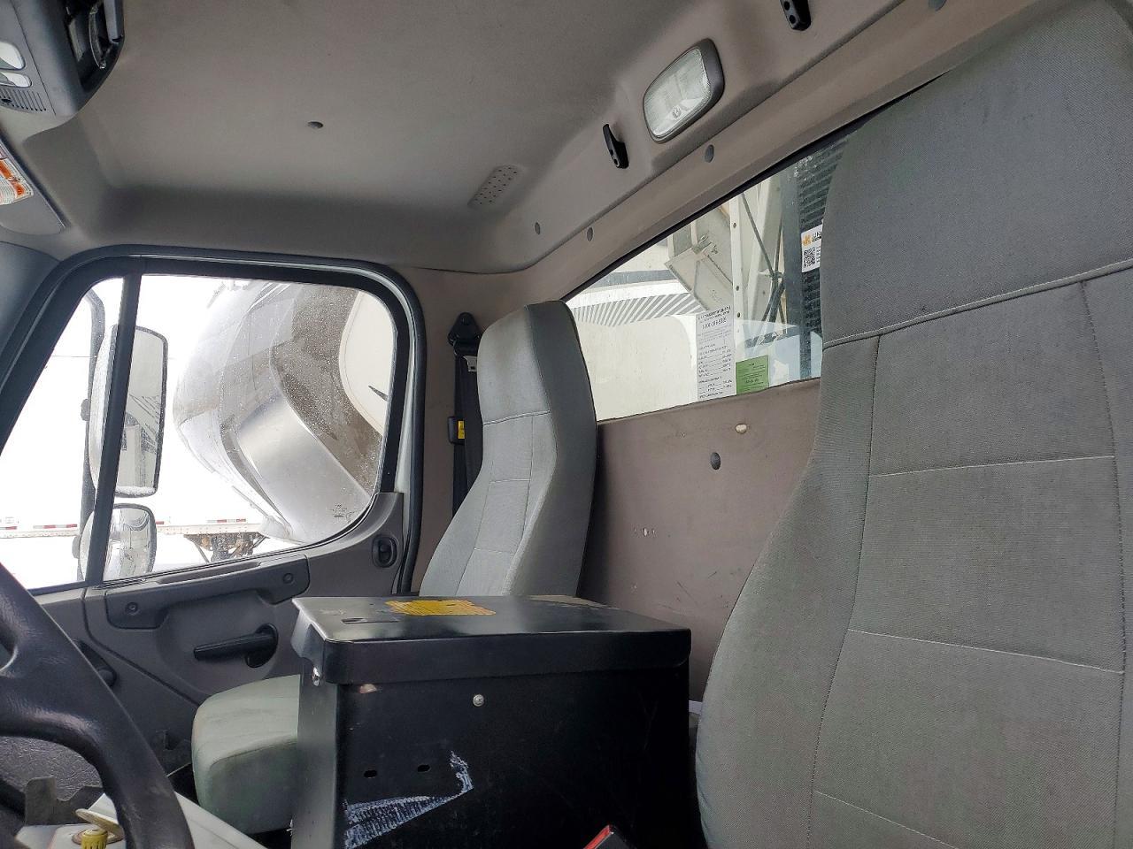 2015 Freigliner 2015 Freightliner Business Class M2 Cable Placer B