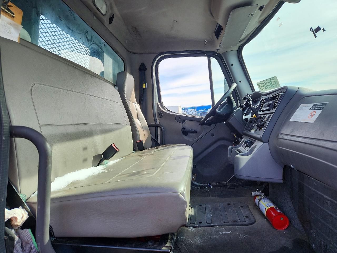 2015 Freightliner Business Class M2 Flatbed Truck