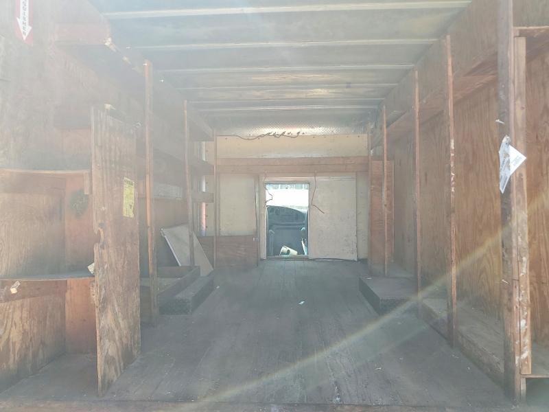 2005 Ford E350 BOX Truck