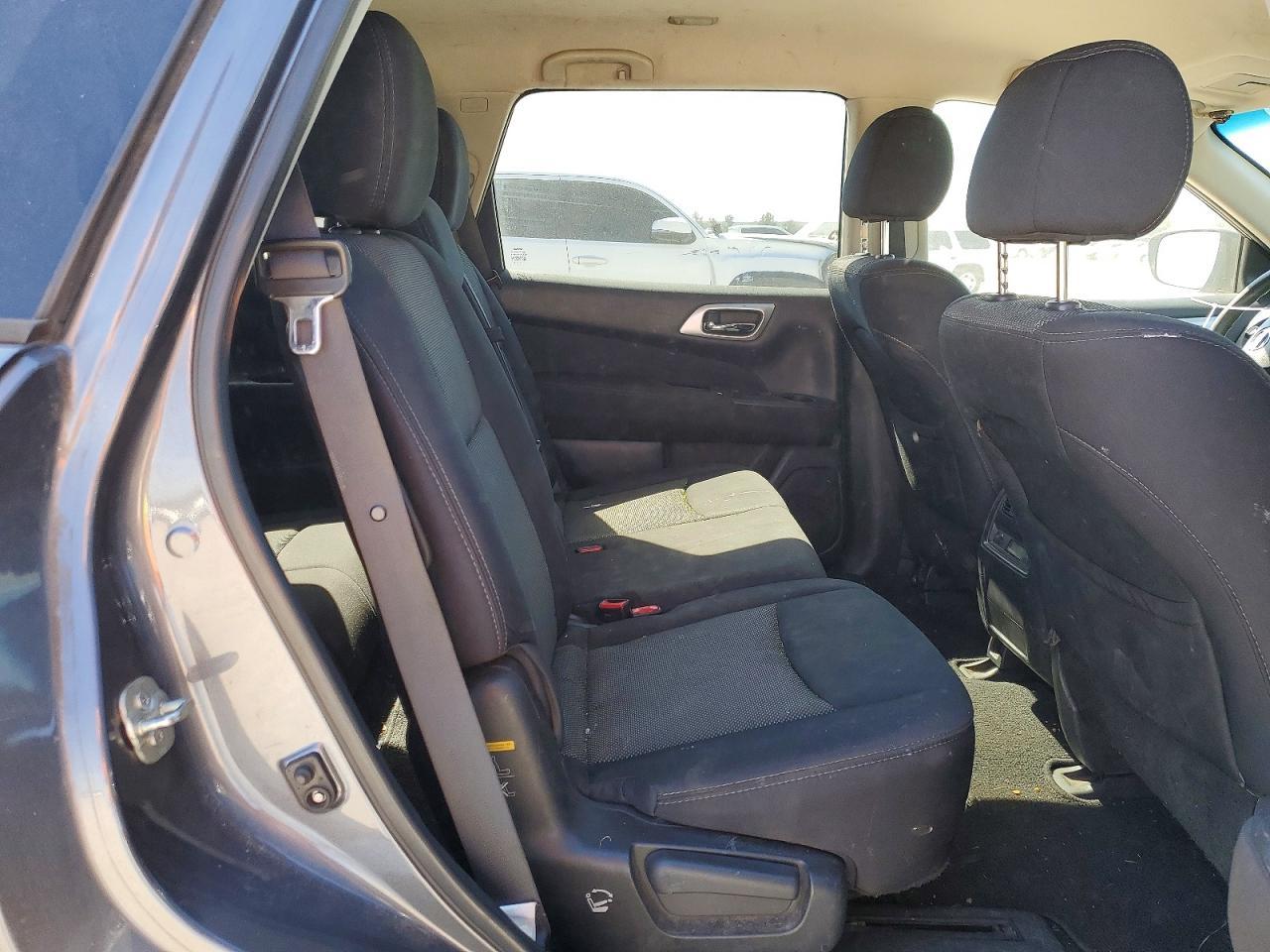 2017 Nissan Pathfinder s