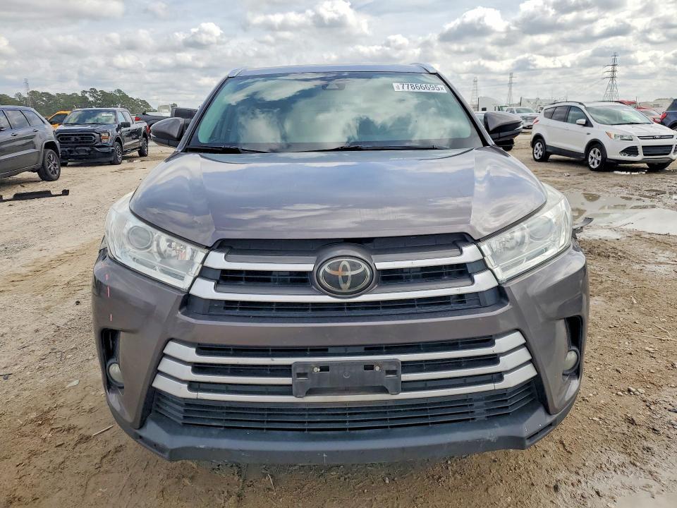 2019 Toyota Highlander se